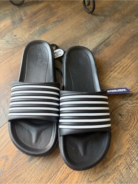 Mission Ridge Men's Black Slide Sandals with Gray Stripes